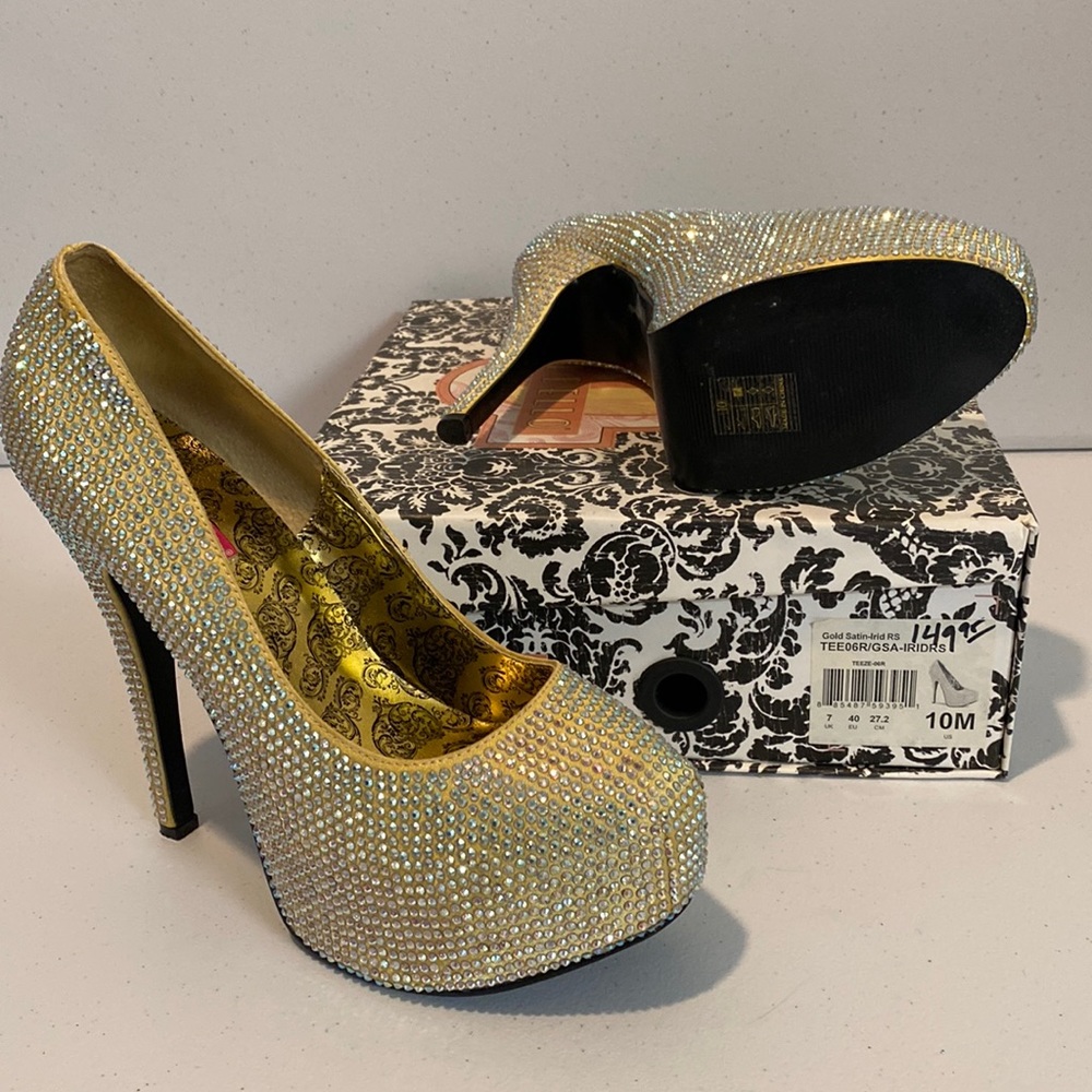 Size 10 gold studded heels